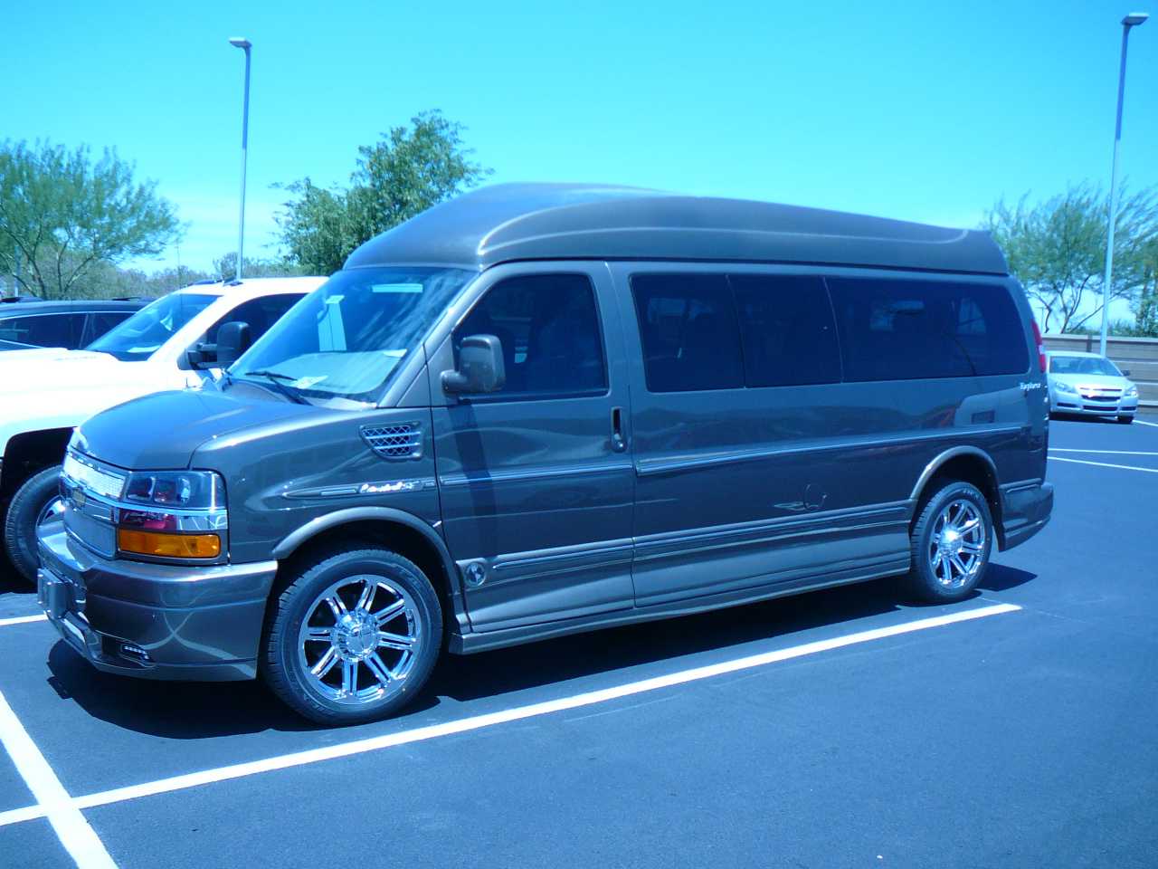 2014 Explorer Van CHEVROLET EXPRESS Brownstone Metallic Explorer Van Limited SE